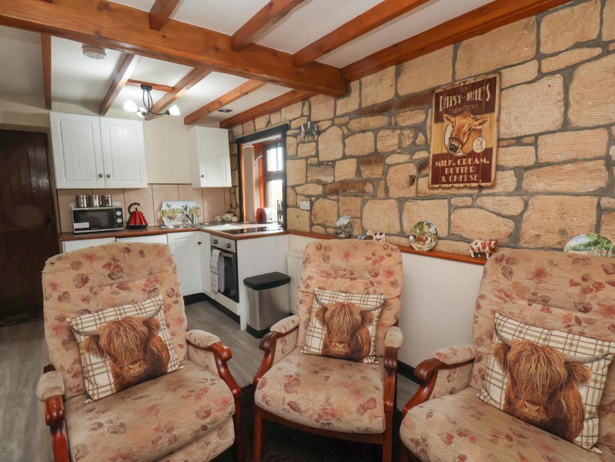 Cow Byre Cottage 惠特比 外观 照片