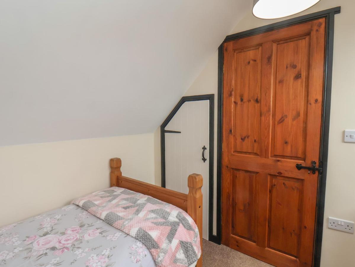 Cow Byre Cottage 惠特比 外观 照片